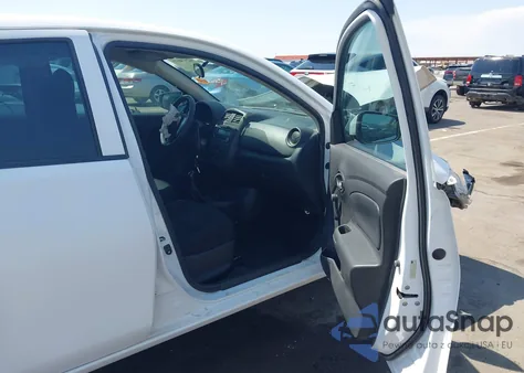 2016 Nissan Versa 1.6 S z USA, uszkodzony, nr VIN 3N1CN7AP4GL899044